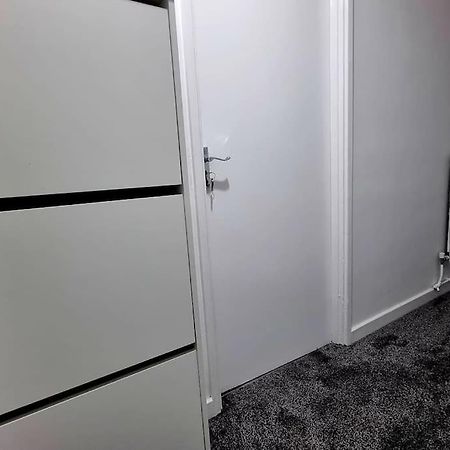 1 Bed Flat With Free Parking In E13 Apartment London Bagian luar foto