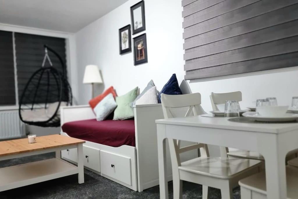 1 Bed Flat With Free Parking In E13 Apartment London Bagian luar foto